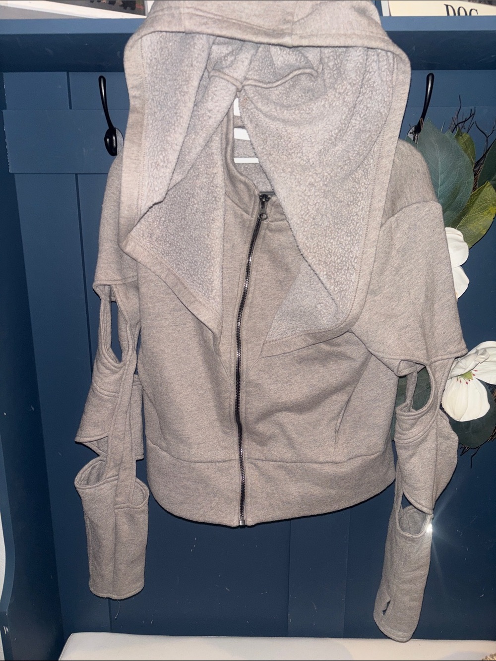 Women’s ALO Yoga Taupe Hooded Zip Jacket with Arm Cutouts